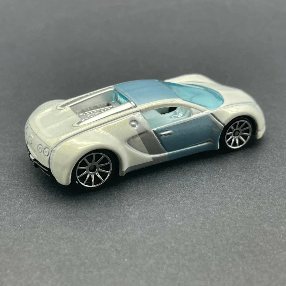 Hot‎ Wheels Bugatti Veyron Car White & Light Blue Diecast 1/64 Scale Loose 2006